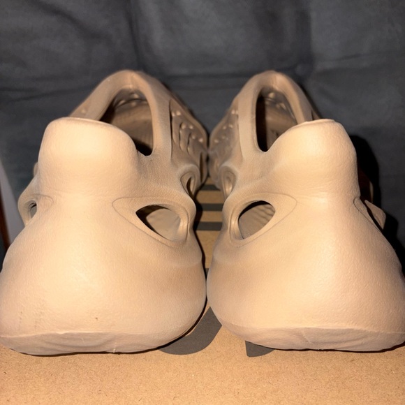 Yeezy Foam Runner - Picture 5 of 7